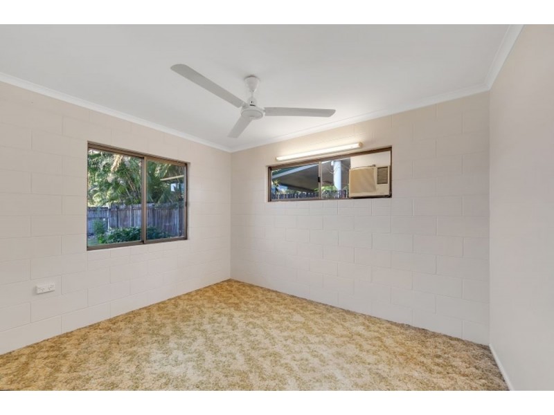 15 Serissa Street, Mooroobool QLD 4870