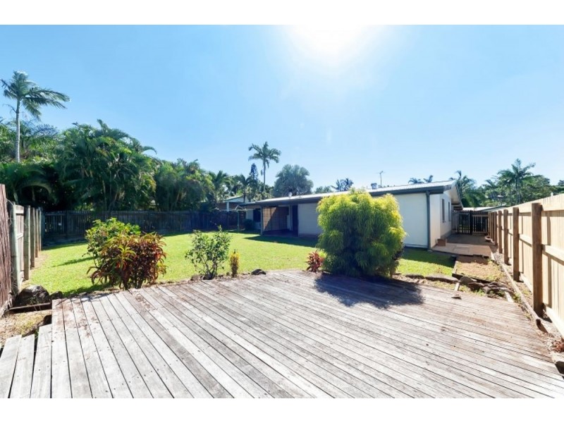15 Serissa Street, Mooroobool QLD 4870