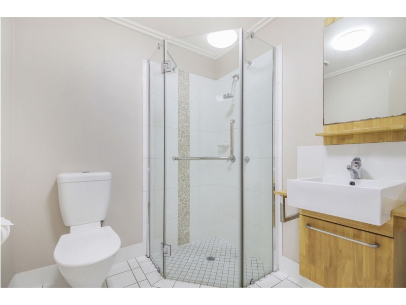 119/22 Ward Street, Mooroobool QLD 4870