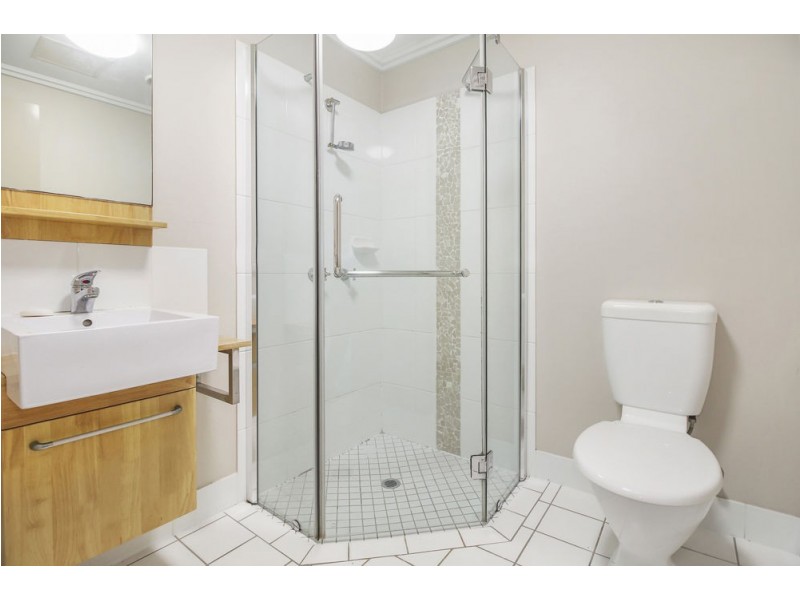 119/22 Ward Street, Mooroobool QLD 4870