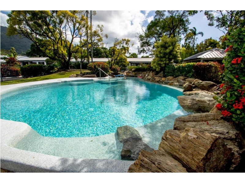 10/473-479 Mccoombe Street, Mooroobool QLD 4870