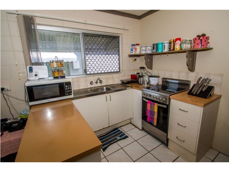 10/473-479 Mccoombe Street, Mooroobool QLD 4870