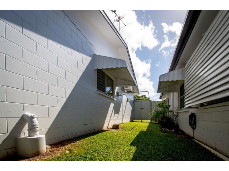 10/473-479 Mccoombe Street, Mooroobool QLD 4870