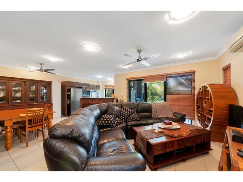 2/1-15 Robson Street, Mooroobool QLD 4870