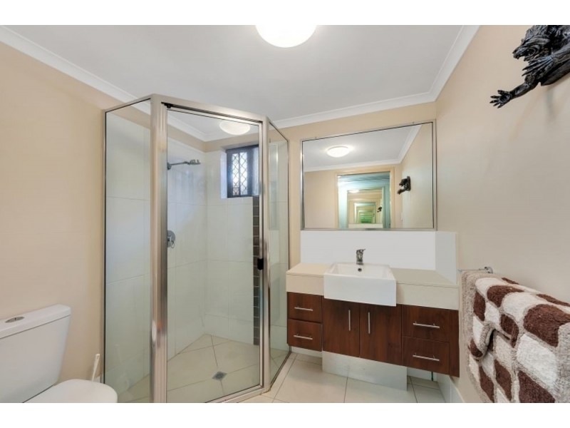 2/1-15 Robson Street, Mooroobool QLD 4870