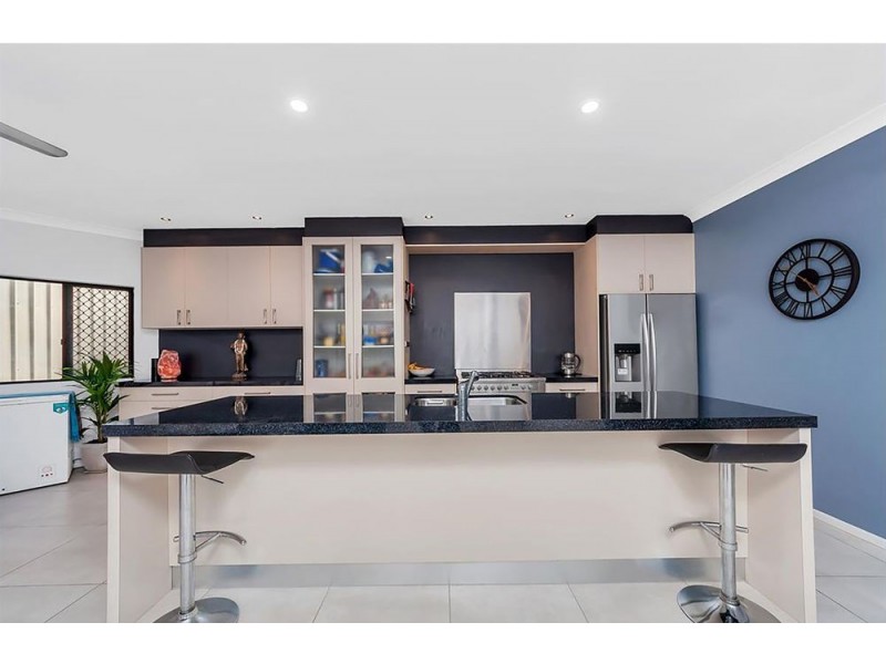 7 Bayu Close, Redlynch QLD 4870