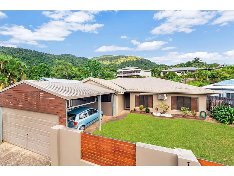 7 Bayu Close, Redlynch QLD 4870