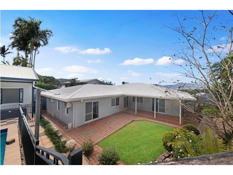 15 Trundle Terrace, Whitfield QLD 4870