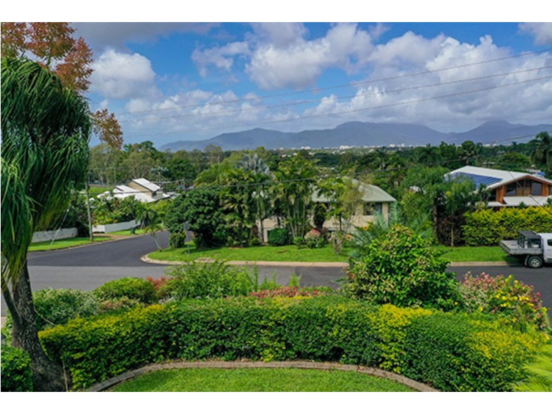15 Trundle Terrace, Whitfield QLD 4870