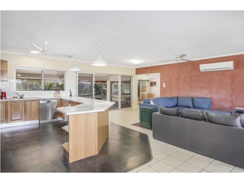 5 York Street, Whitfield QLD 4870