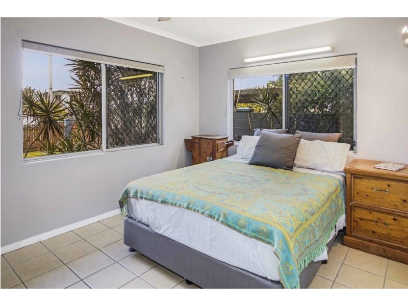 5 York Street, Whitfield QLD 4870