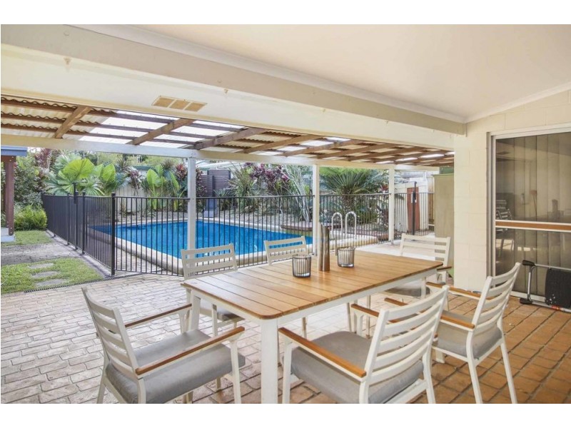 5 York Street, Whitfield QLD 4870