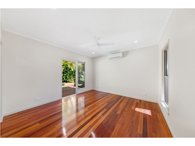 4 Palmer Rise, Brinsmead QLD 4870