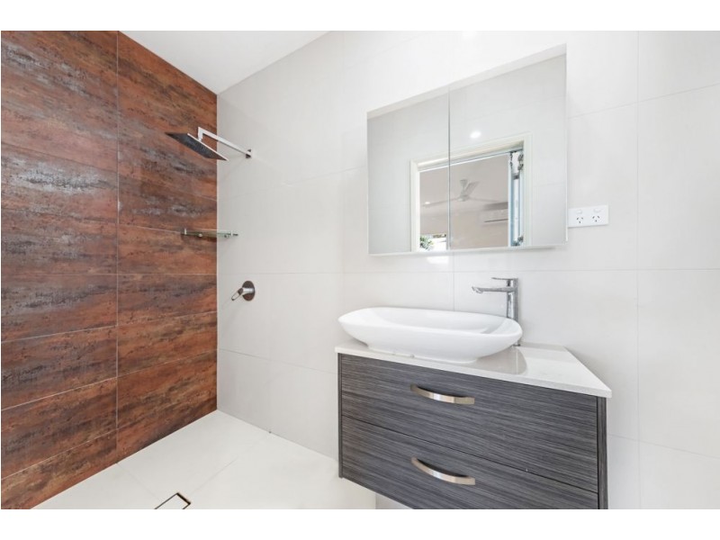 4 Palmer Rise, Brinsmead QLD 4870