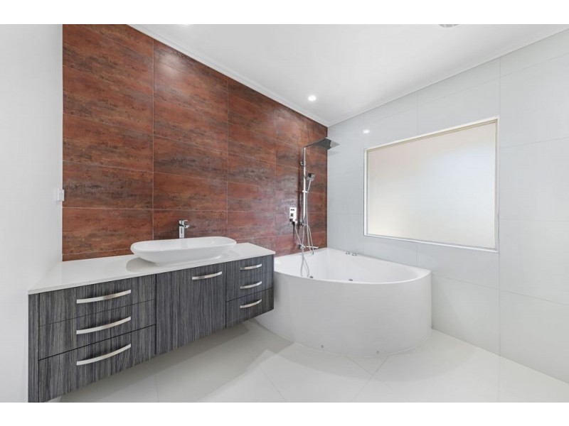 4 Palmer Rise, Brinsmead QLD 4870