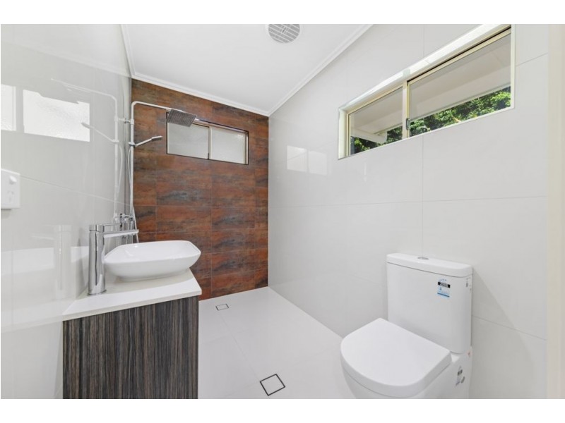 4 Palmer Rise, Brinsmead QLD 4870