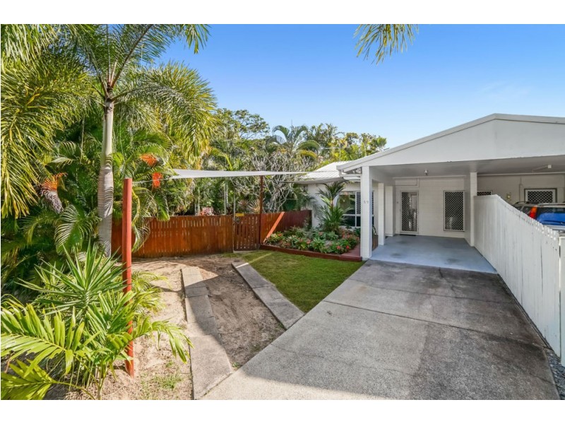 1/1 Baronia Crescent, Holloways Beach QLD 4878