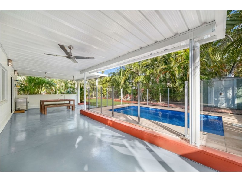 1/1 Baronia Crescent, Holloways Beach QLD 4878