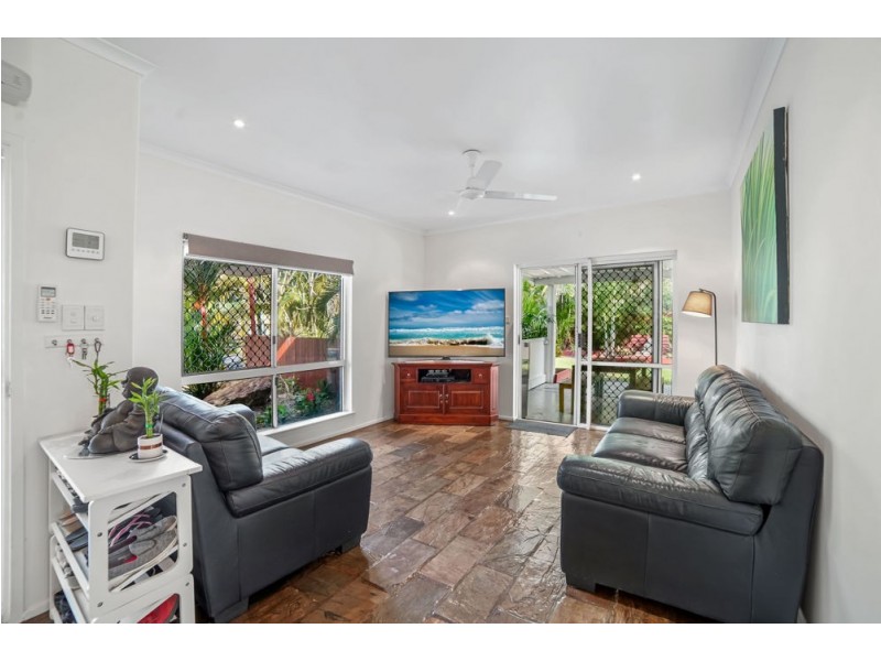 1/1 Baronia Crescent, Holloways Beach QLD 4878
