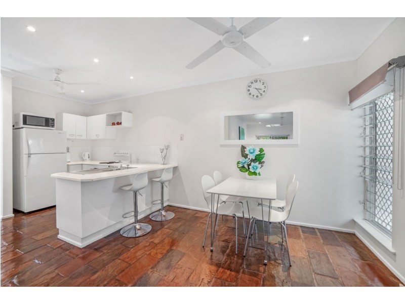 1/1 Baronia Crescent, Holloways Beach QLD 4878