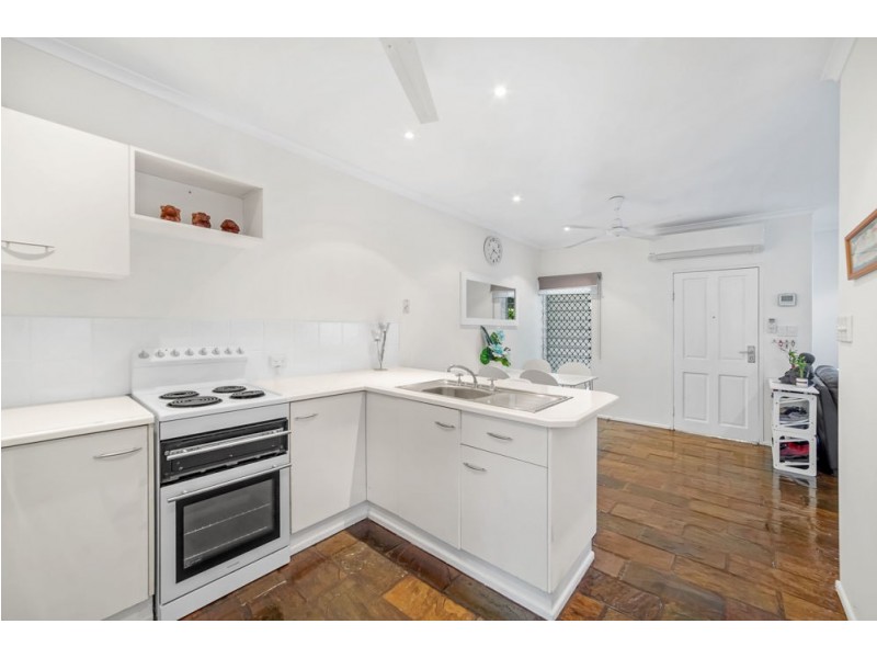 1/1 Baronia Crescent, Holloways Beach QLD 4878