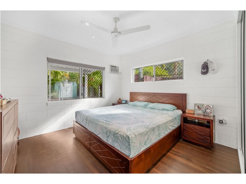 1/1 Baronia Crescent, Holloways Beach QLD 4878