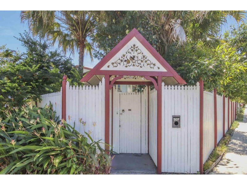 307 Pease Street, Edge Hill QLD 4870
