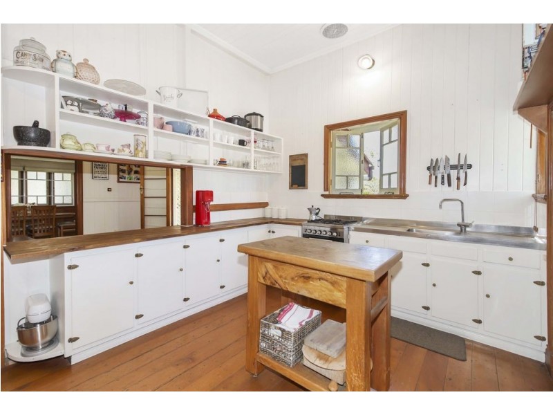 307 Pease Street, Edge Hill QLD 4870