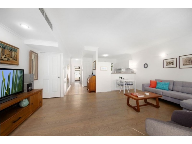 20/34-40 Lily Street, Cairns North QLD 4870