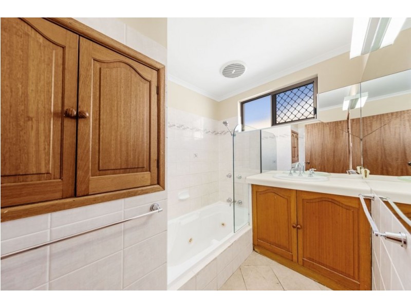 2 Rogers Close, Whitfield QLD 4870