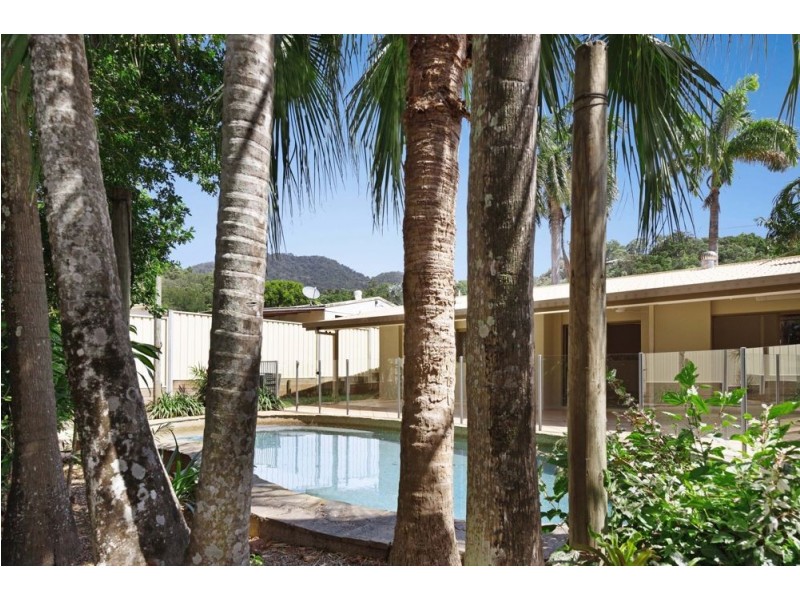 2 Rogers Close, Whitfield QLD 4870