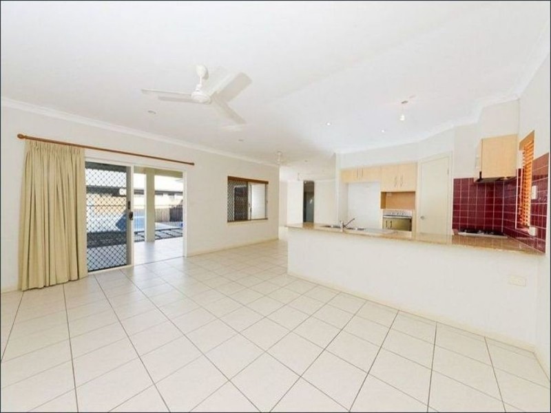 6 Elphinstone Street, Kanimbla QLD 4870
