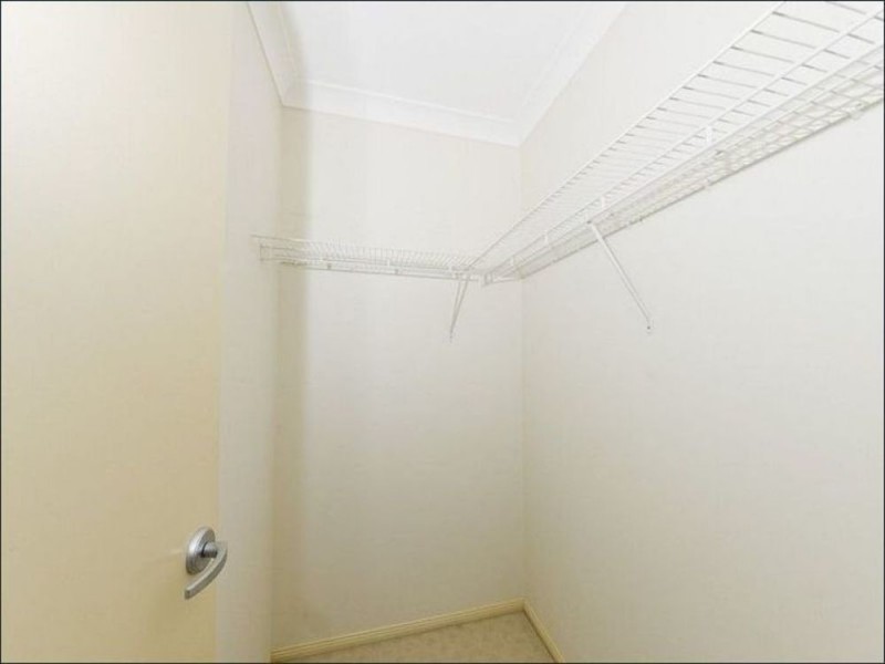 6 Elphinstone Street, Kanimbla QLD 4870