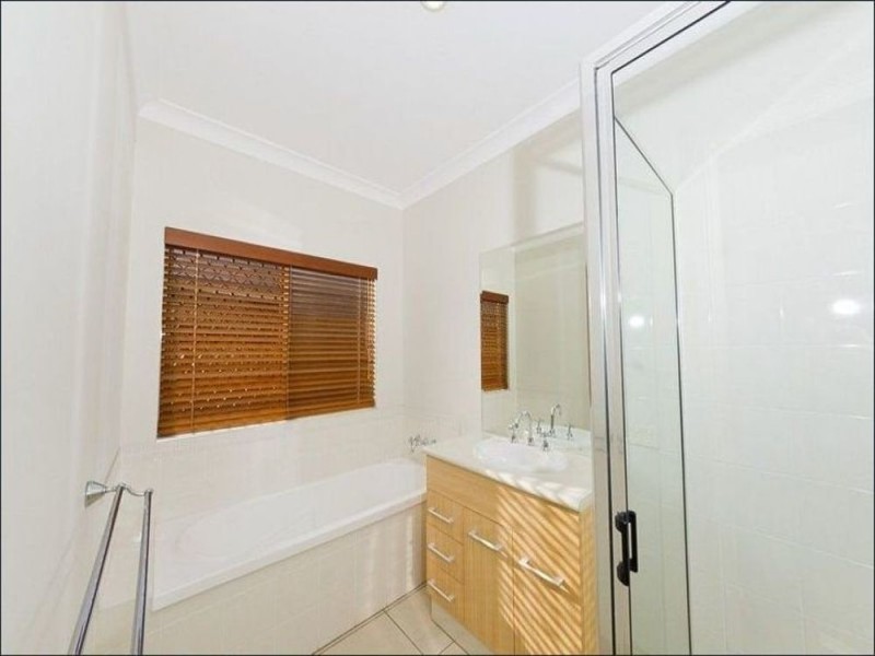 6 Elphinstone Street, Kanimbla QLD 4870