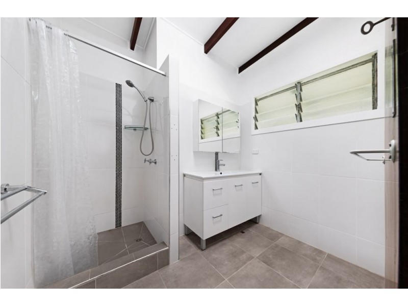 185 Greenslopes Street, Edge Hill QLD 4870