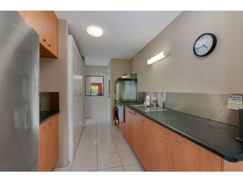 21/239 Lake Street, Cairns North QLD 4870