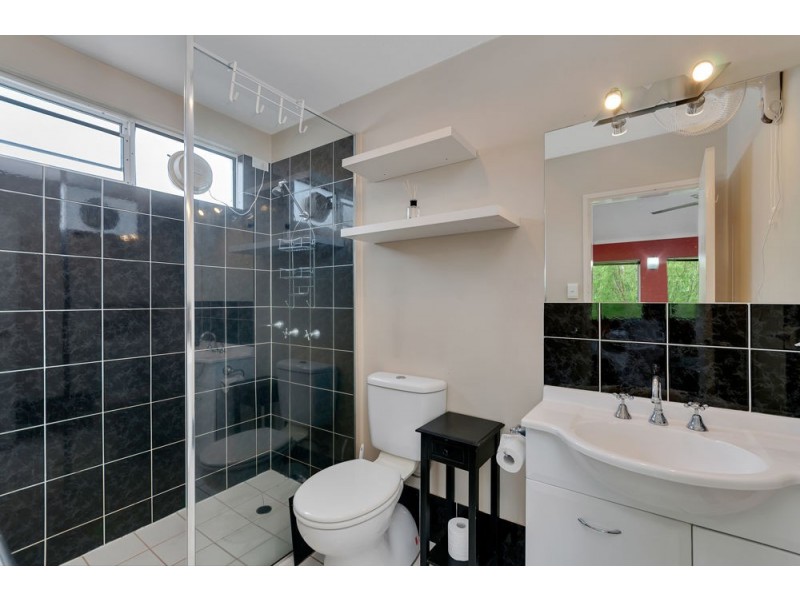 21/239 Lake Street, Cairns North QLD 4870