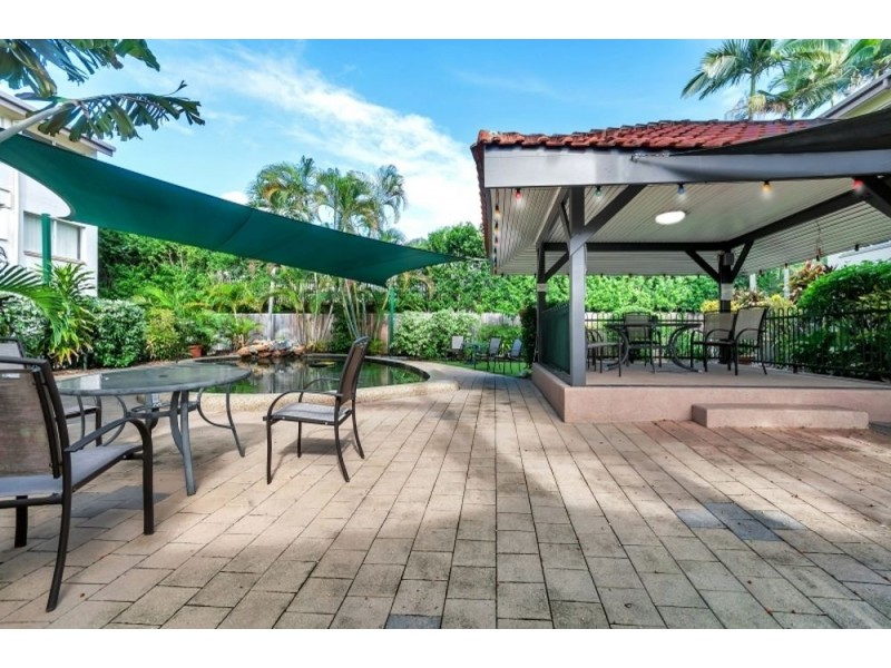 21/239 Lake Street, Cairns North QLD 4870