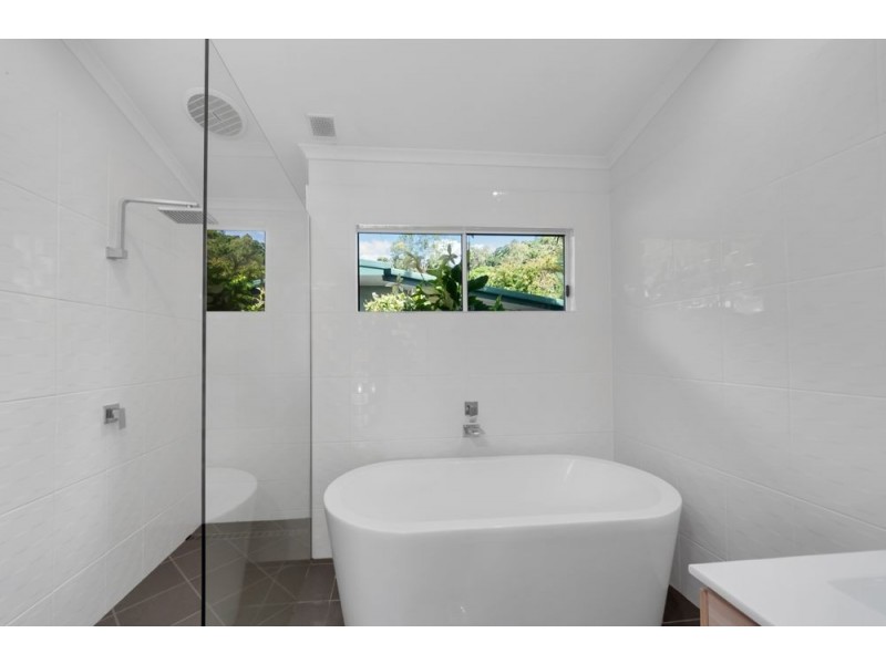 8 Knight Road, Smithfield QLD 4878