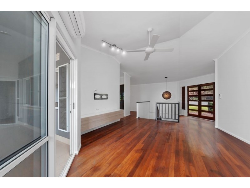 8 Knight Road, Smithfield QLD 4878