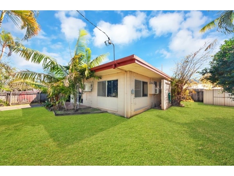 2/1 Kauri Street, Manoora QLD 4870