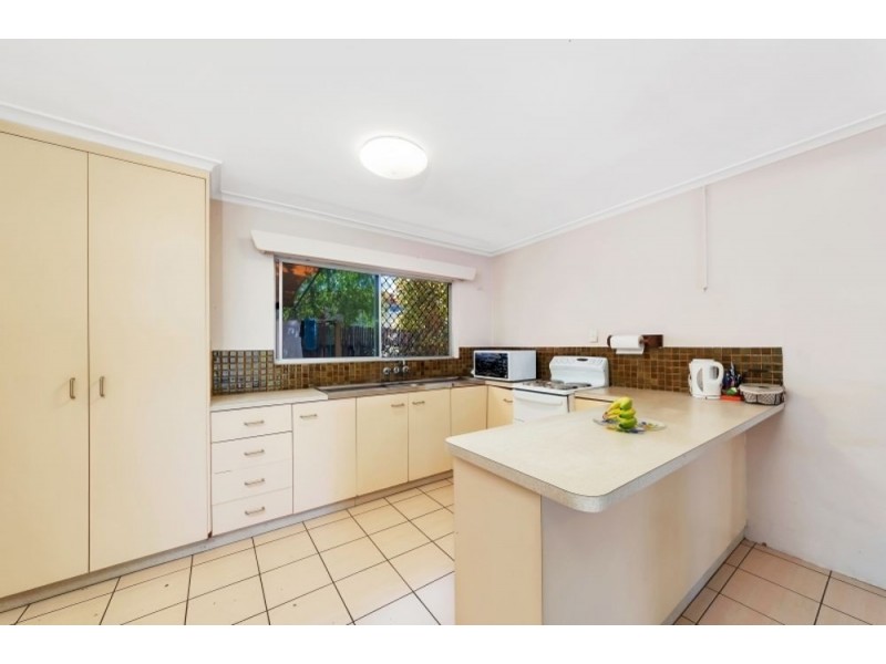 2/1 Kauri Street, Manoora QLD 4870