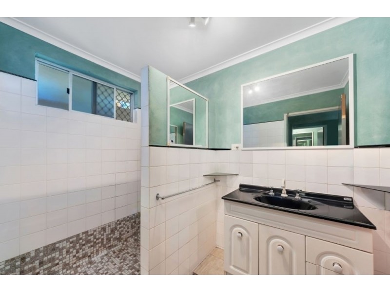 2/1 Kauri Street, Manoora QLD 4870