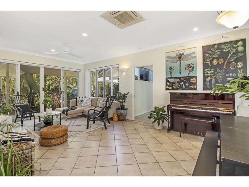 21-23 Robb Road, Redlynch QLD 4870