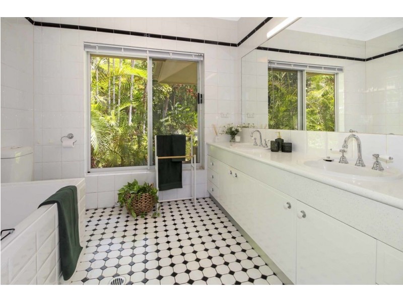 21-23 Robb Road, Redlynch QLD 4870