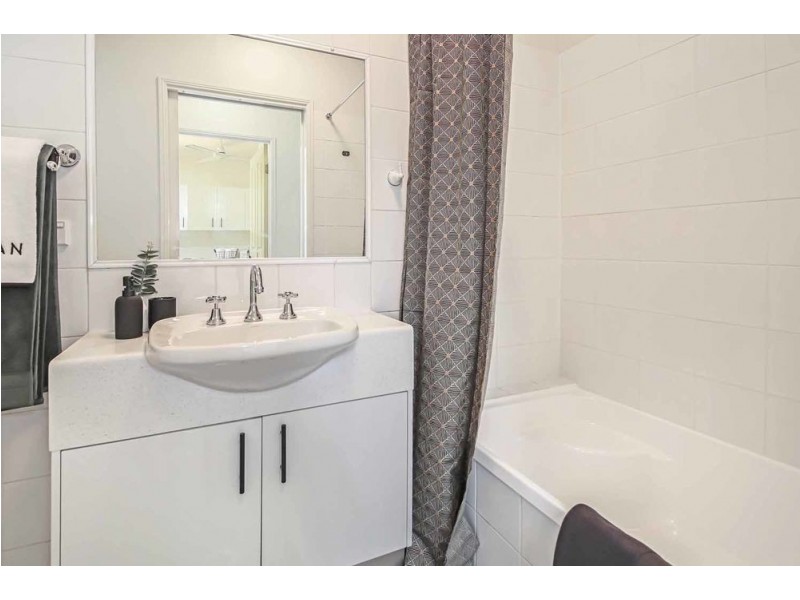 21-23 Robb Road, Redlynch QLD 4870