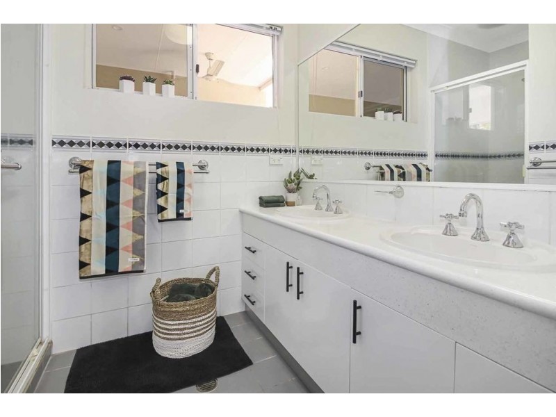 21-23 Robb Road, Redlynch QLD 4870