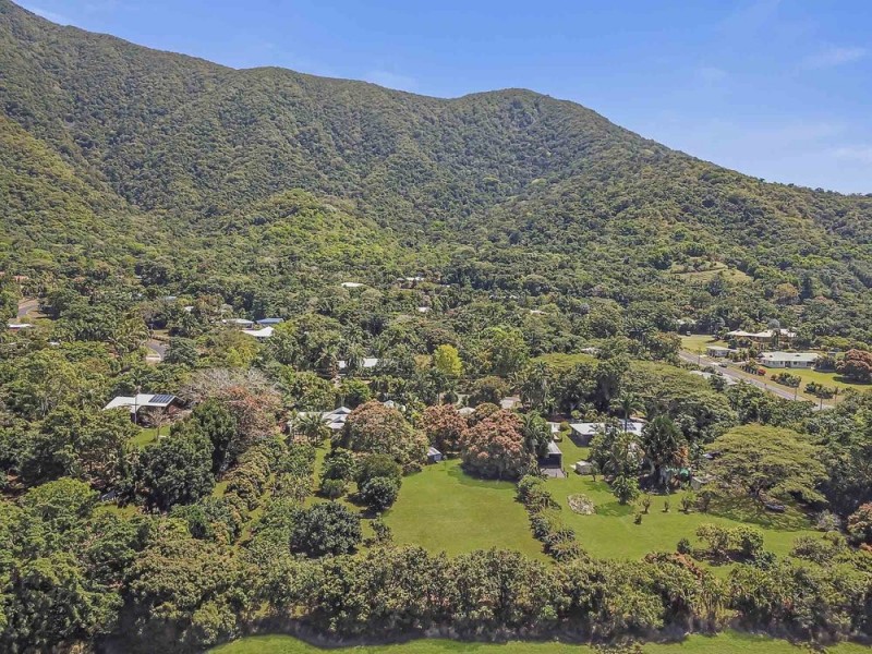21-23 Robb Road, Redlynch QLD 4870