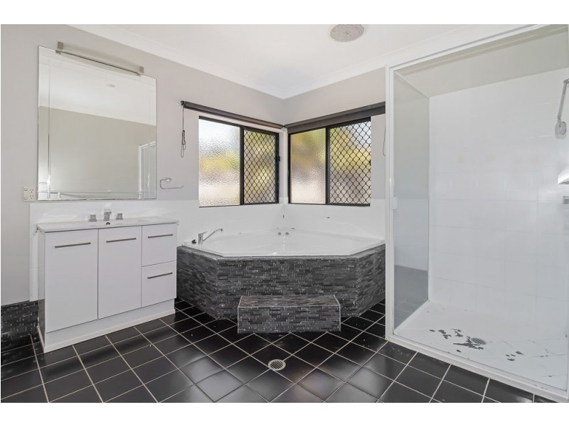 17 Ellis Close, Kewarra Beach QLD 4879