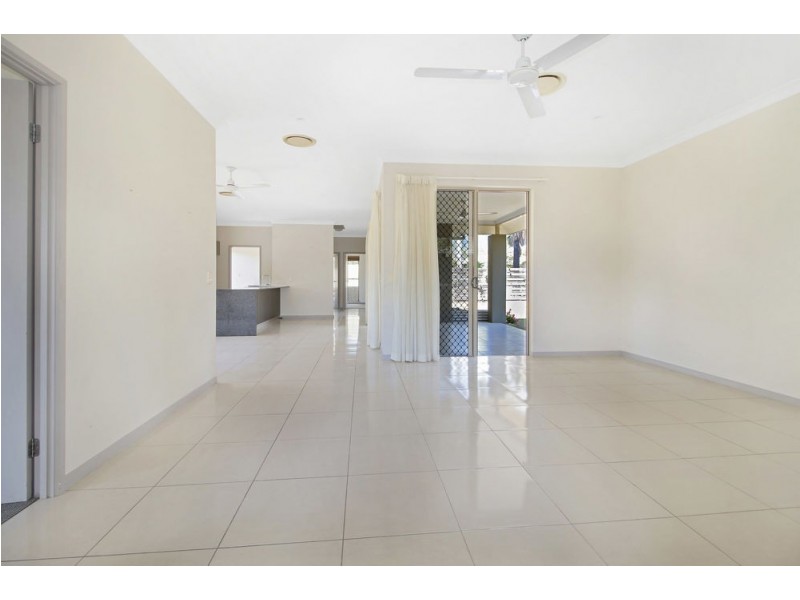 L9/2-12 Paradise Palms Drive, Kewarra Beach QLD 4879